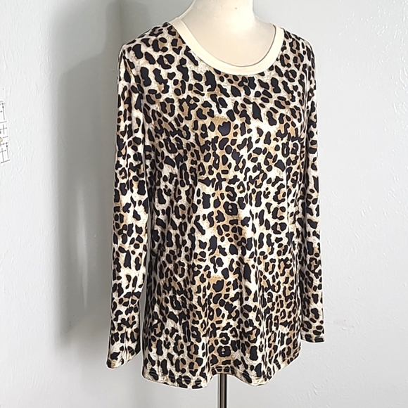 Longsleeve Leopard Print T-Shirt with Beige Neckline, Size Medium - Picture 6 of 8